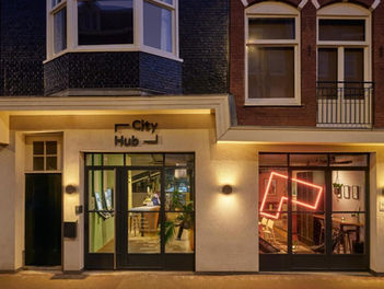 Alojamiento económico en Ámsterdam: durmiendo en un hotel cápsula