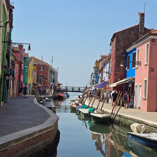 Cómo recorrer Murano y Burano: guía práctica para organizar tu visita desde Venecia