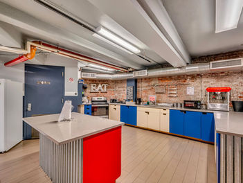 Hotel económico en Queens, ¿aún cerca de Times Square?