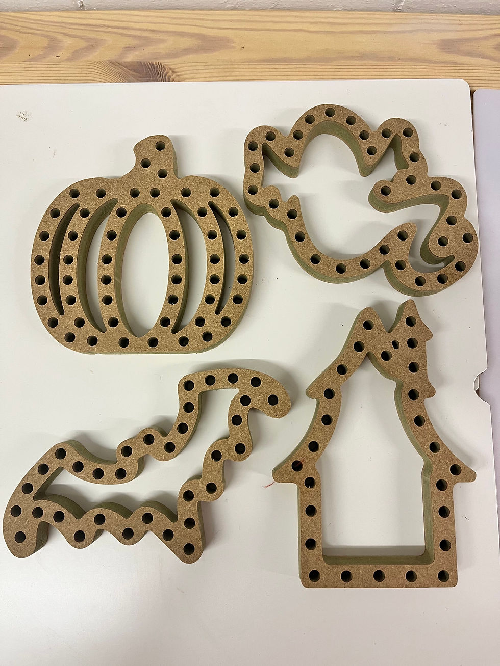 Thumbnail: BASICS chunky threading Halloween shapes (Pack of 4)