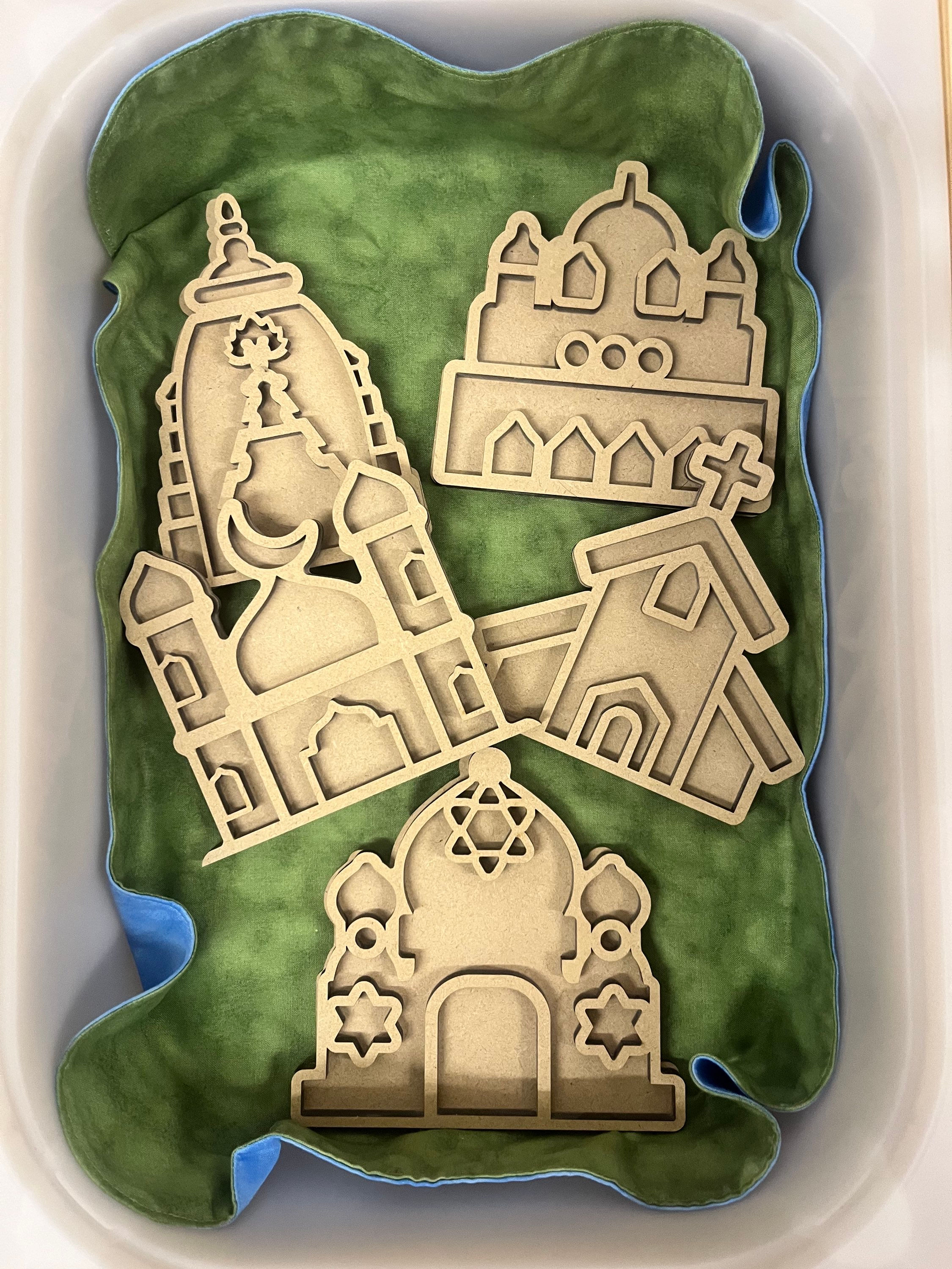 BASICS Places of worship Mini sensory tray set