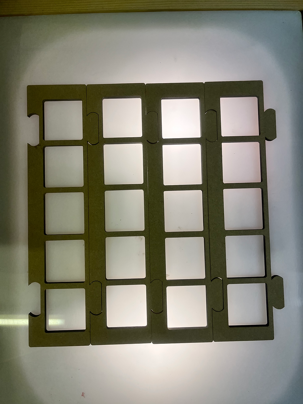 Thumbnail: Connecting 5 and 10 frame jigsaw trays