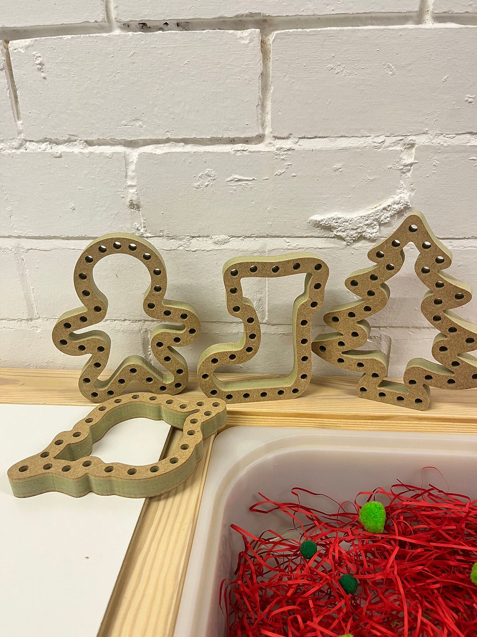 Thumbnail: BASICS chunky threading Christmas shapes (Pack of 4)