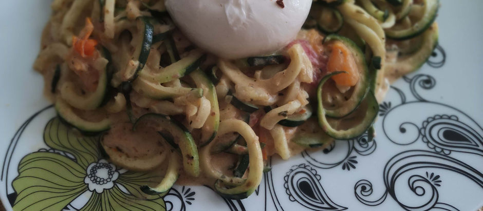             Zucchininudeln mit Burrata