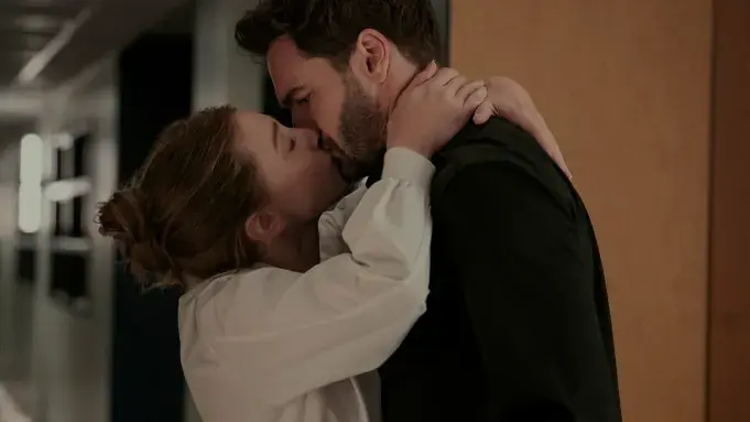 olive and adam kissing in the love hypothesis