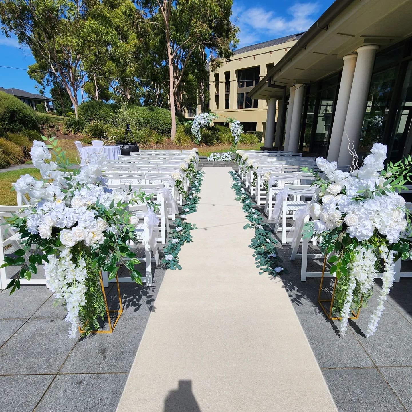 White Aisle Runner Decodays