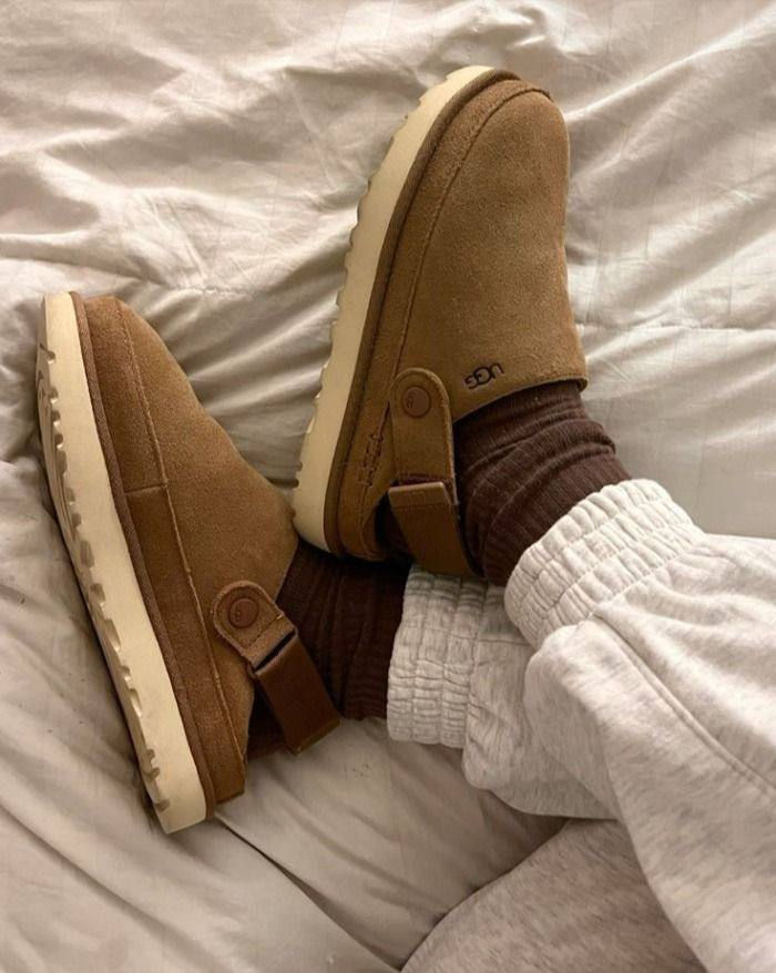Thumbnail: Ugg Goldenstar Clog 🤎