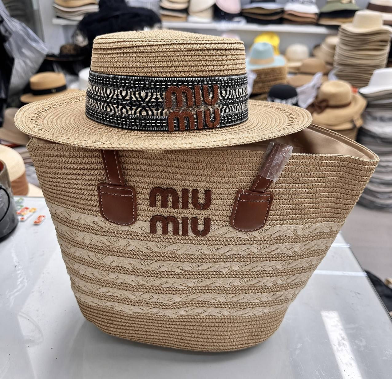 Miu Miu Sombrero de bolsa