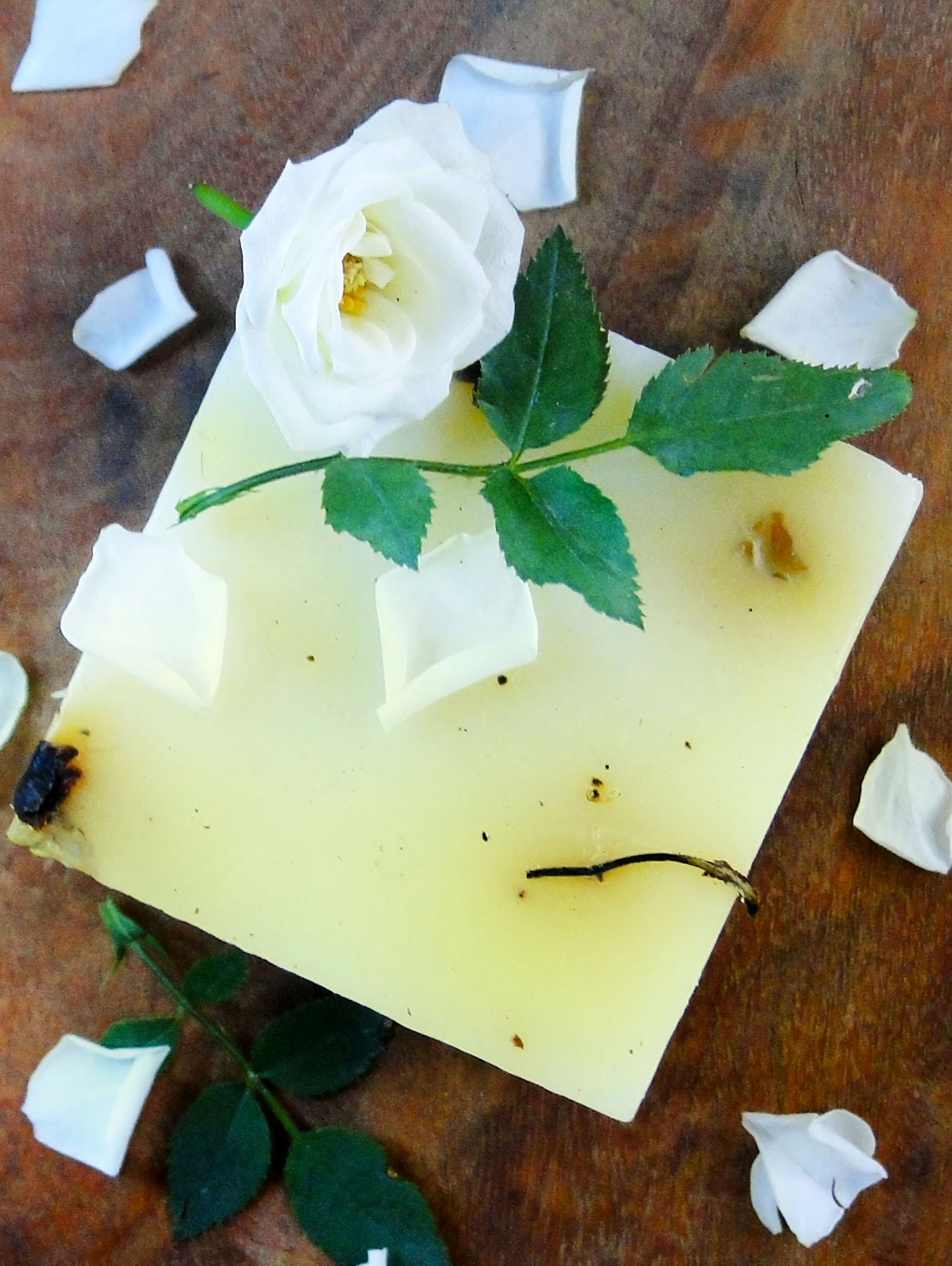 Sabonete Artesanal de Rosas Brancas