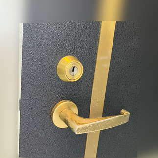 鍵交換する前の玄関扉(室外側)