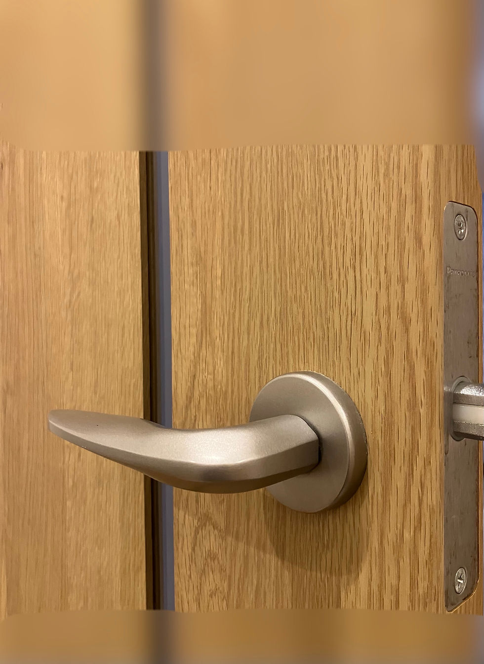 新たに鍵を取り付ける前の室内ドア