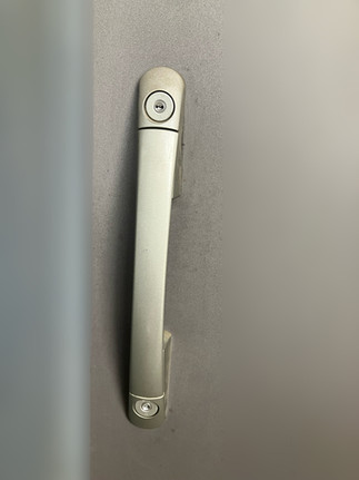 交換後の玄関ドアの取っ手