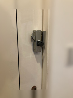 新規で鍵を取り付けた室内ドアの内側