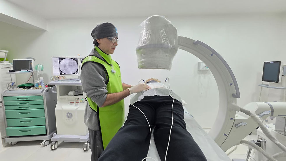 Paciente de 86 años con canal estrecho lumbar y dolor intenso al caminar