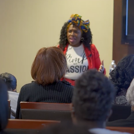 How to Command the Crowd as a Powerful Public Speaker!