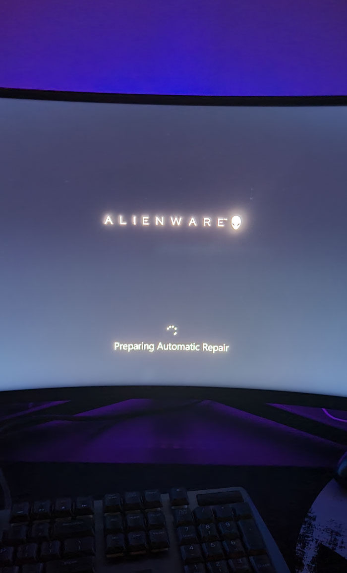 computer monitor with Preparing Automatic Repair message