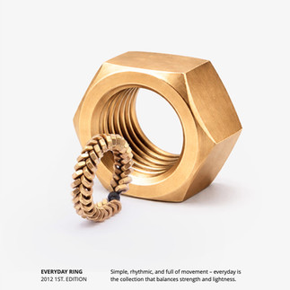 everyday ring neben ganz grossen edelstahl mutter