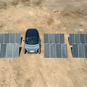 Citroën lightweight compact EV equipped with solar kits