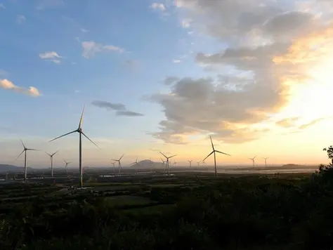 Sembcorp bags 196 MW of wind, solar in Vietnam acquisition deal