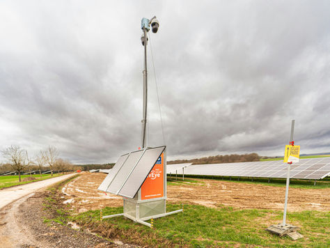 Self-sufficient surveillance of solar parks against theft and sabotage