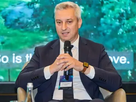 Electric car power infrastructure growing too slowly