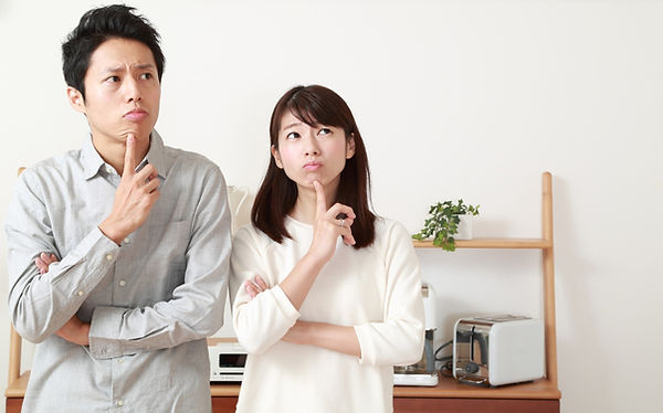 困っている男女