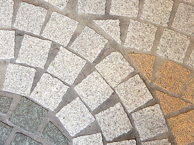 扇型に並べた石畳