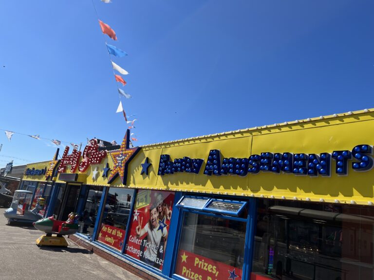Lucky Star Family Amusements Blackpool | Spin Raiders