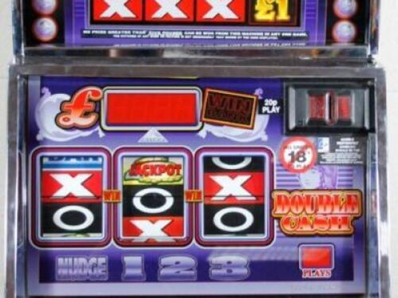 Astra Double Cash cabinet with three reels and an arched £10, £5 and £1 payout display
