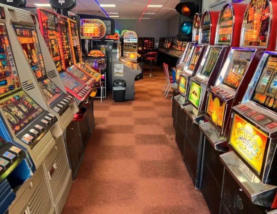 Mr P's Classic Amusements - Chatham | Adult Gaming Centre | Spin Raiders