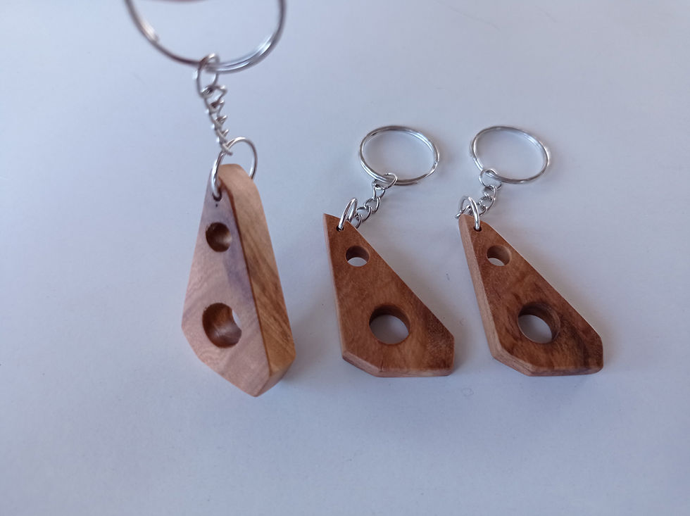Miniatura: Llaveros de madera de olivo