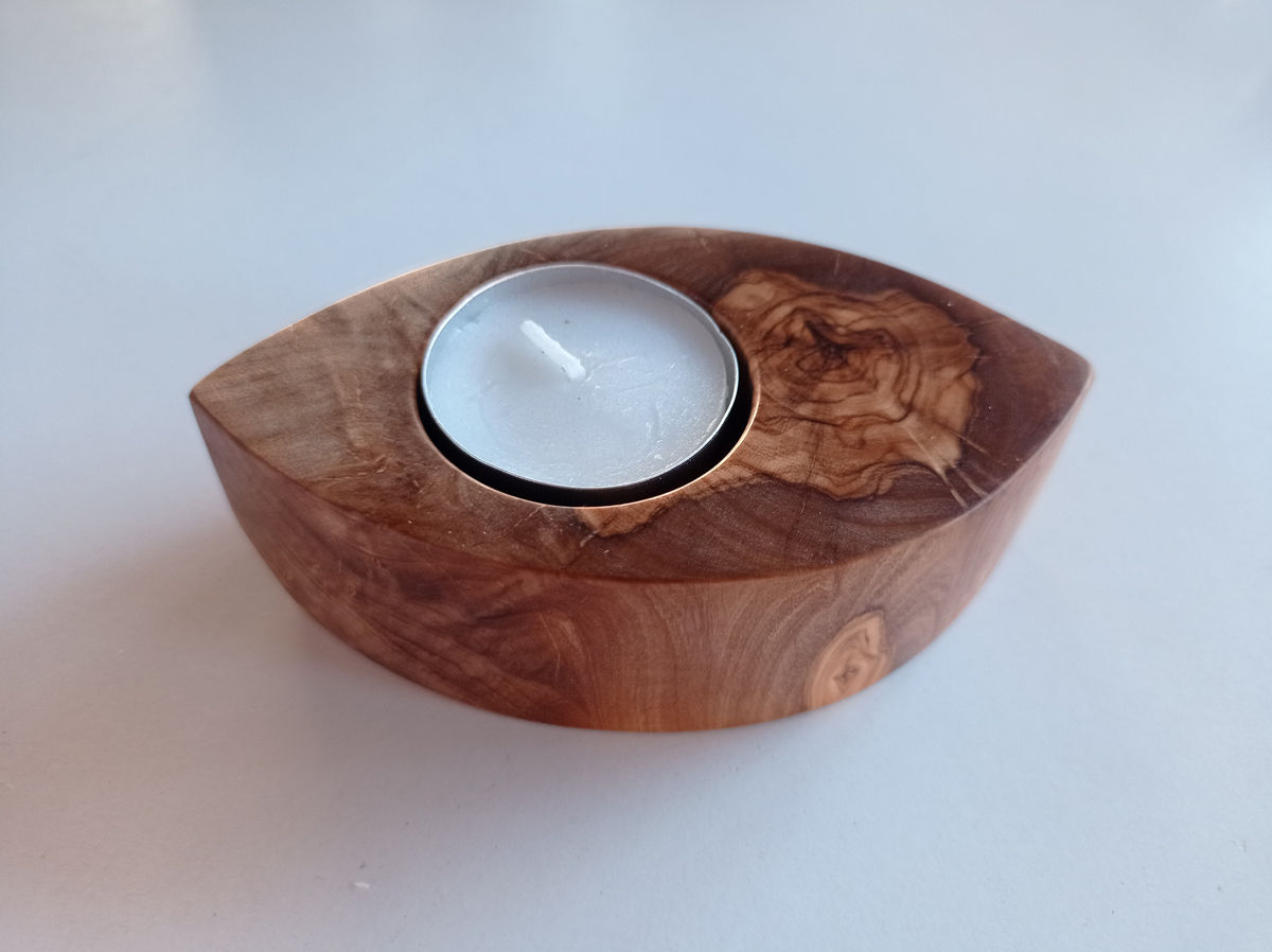 Candelero de madera de olivo