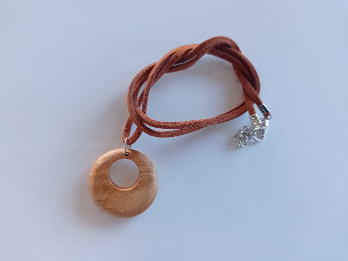 Colgante de madera de olivo