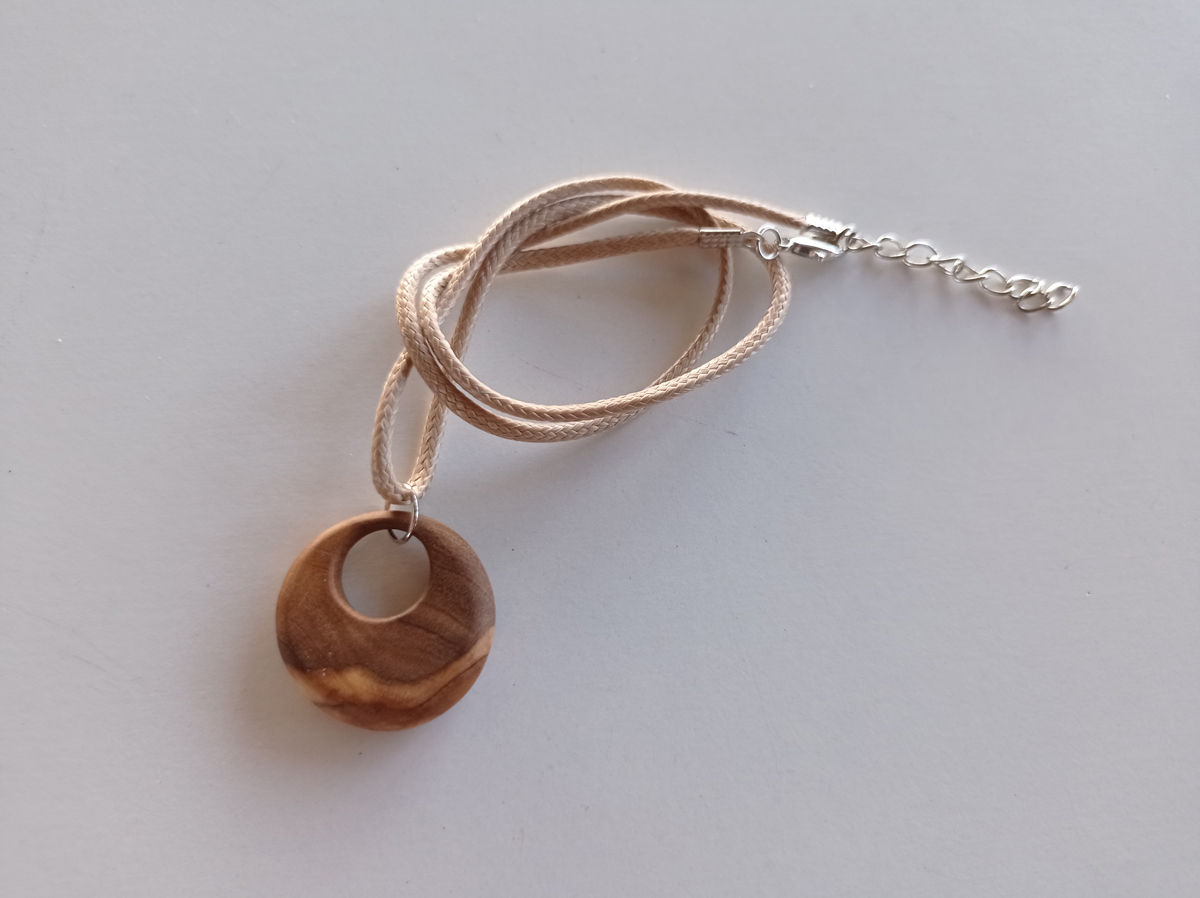Colgante de madera de olivo