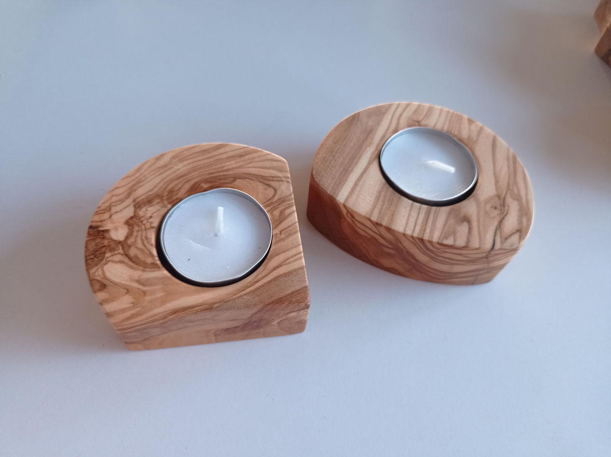 Candeleros de madera de olivo
