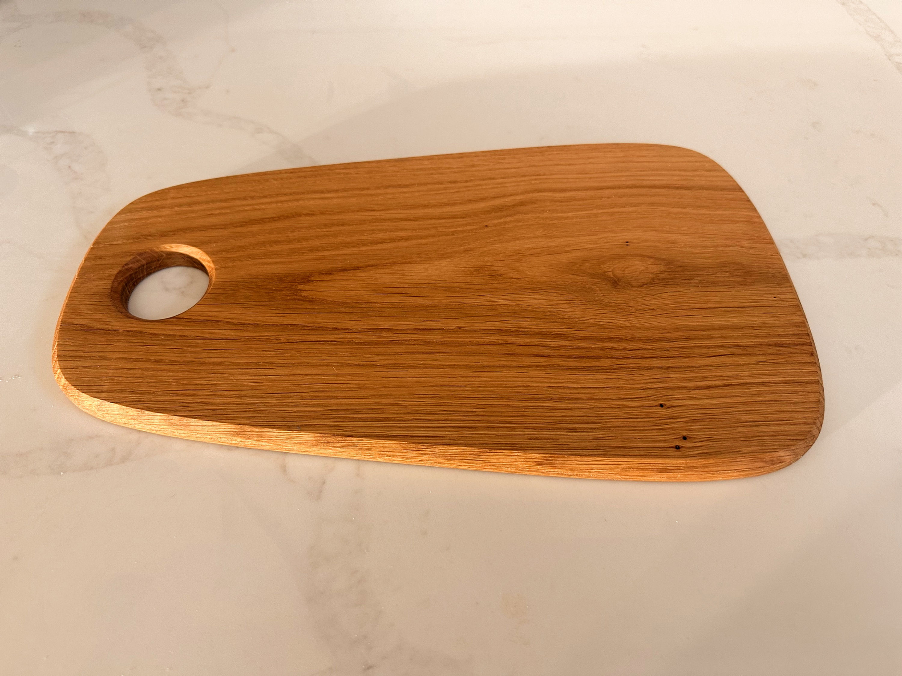 A Forsham Oak chopping board in oak