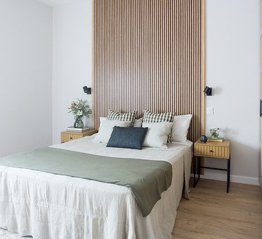 cabecero con palillería en madera