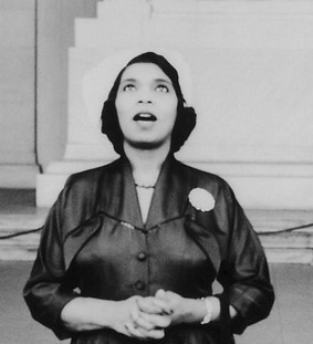 Opera-singer-Marian-Anderson-stands-in-front-of-the-statue-of-Lincoln-at-the-Lincoln-Memor