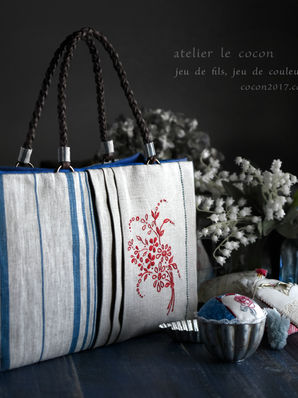 リネンのバッグー赤い糸の刺繍ー