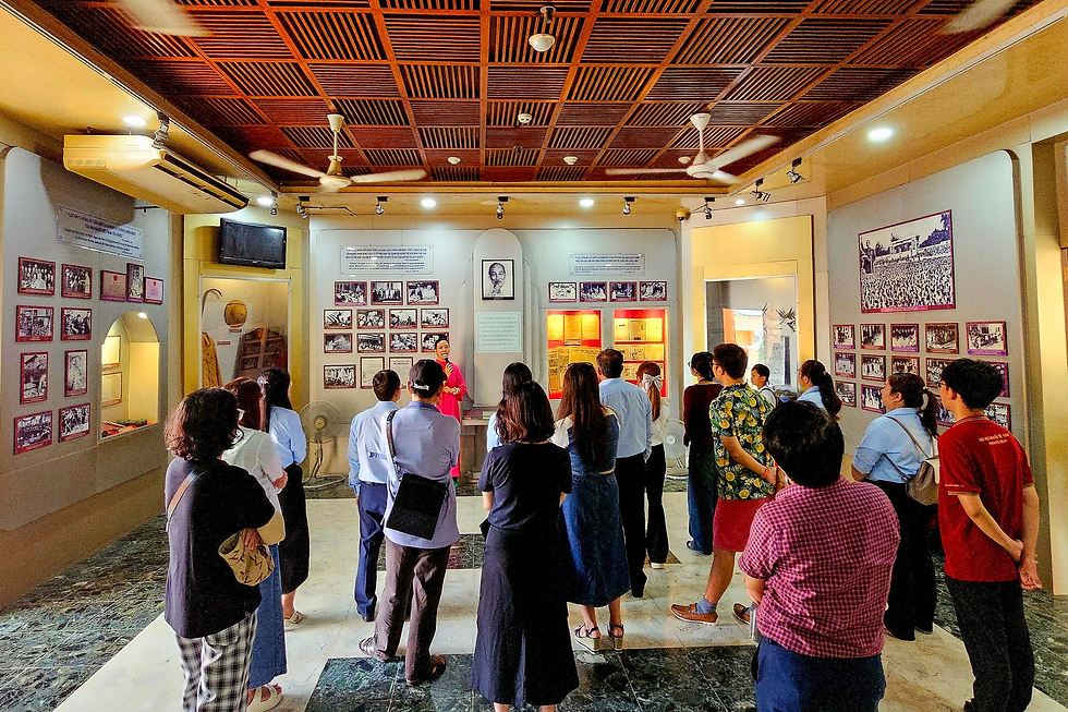 Không gian trưng bày hiện vật và hình ảnh về Chủ tịch Hồ Chí Minh tại Bến cảng Nhà Rồng