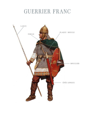 Illustration d'un guerrier franc en armure complète avec lance et bouclier.
