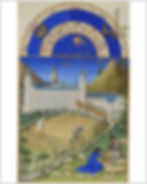 Cette miniature, tirée des Très Riches Heures du Duc de Berry, illustre les activités agricoles typiques du mois de juillet, à savoir la moisson et la tonte des moutons. Au premier plan, deux moissonneurs utilisent des faucilles pour récolter les blés, avançant méthodiquement en direction du centre de la parcelle. L’un porte une pierre à aiguiser attachée à sa ceinture, symbole du soin apporté à l’efficacité de leur outil. Plus bas dans la composition, une femme et un homme tondent les moutons à l’aide de forces, dégageant des ballots de laine. Le paysage pastoral est dominé par une représentation idéalisée du palais comtal de Poitiers, identifiable par ses tours et son architecture défensive. Au loin, des montagnes imaginaires entourent la scène, tandis que la rivière Boivre se mêle au Clain, soulignant la richesse agricole et géographique du territoire.