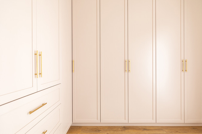 נגרות בחדר הארונות