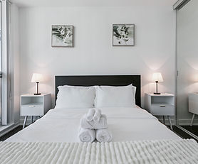 Stylish 1bed1bath Condo| Workspace | Parking|Pool| Gym 