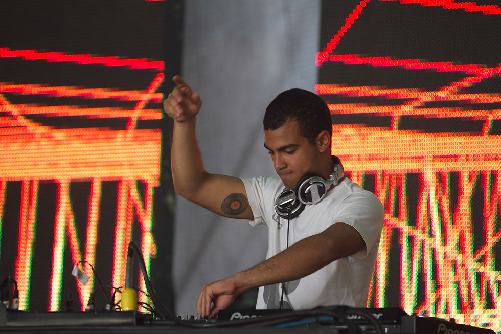 Bruno Campos de Oliveira - DJ - tocando no SWU Music & Arts Festival 2012