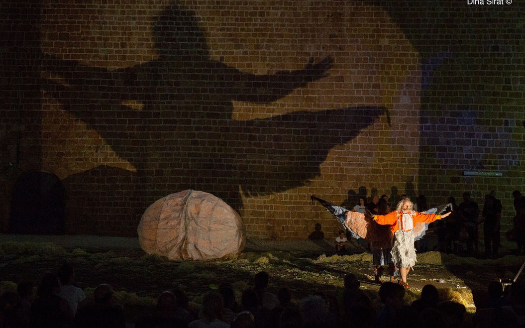 תאורת במה, תאורן למופעים, תאורן למופעים, תאורן להופעות, עיצוב תאורת במה, הפעלת תאורה במופעים