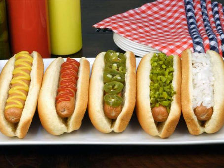 Хот-дог - найбільш популярна страва формату "вуличного кейтерингу"