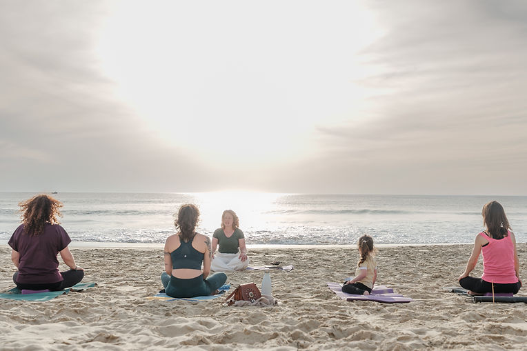 cours de yoga collectif bord de l'océan Biscarrosse.jpg