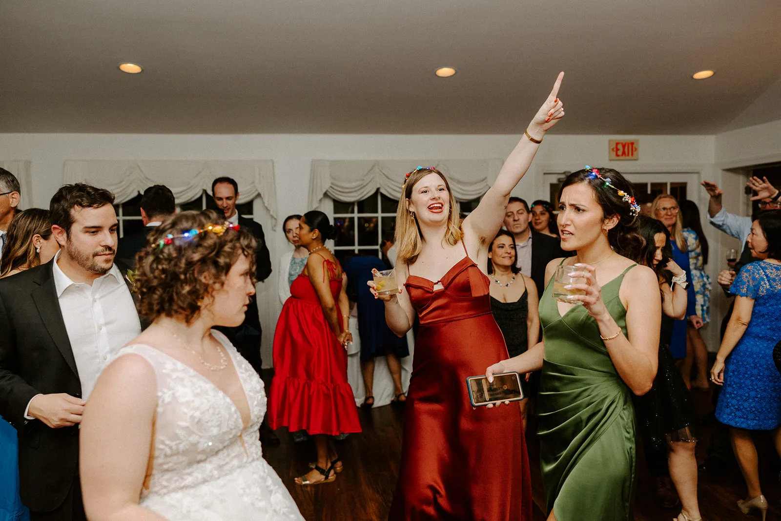 wedding guests dancing