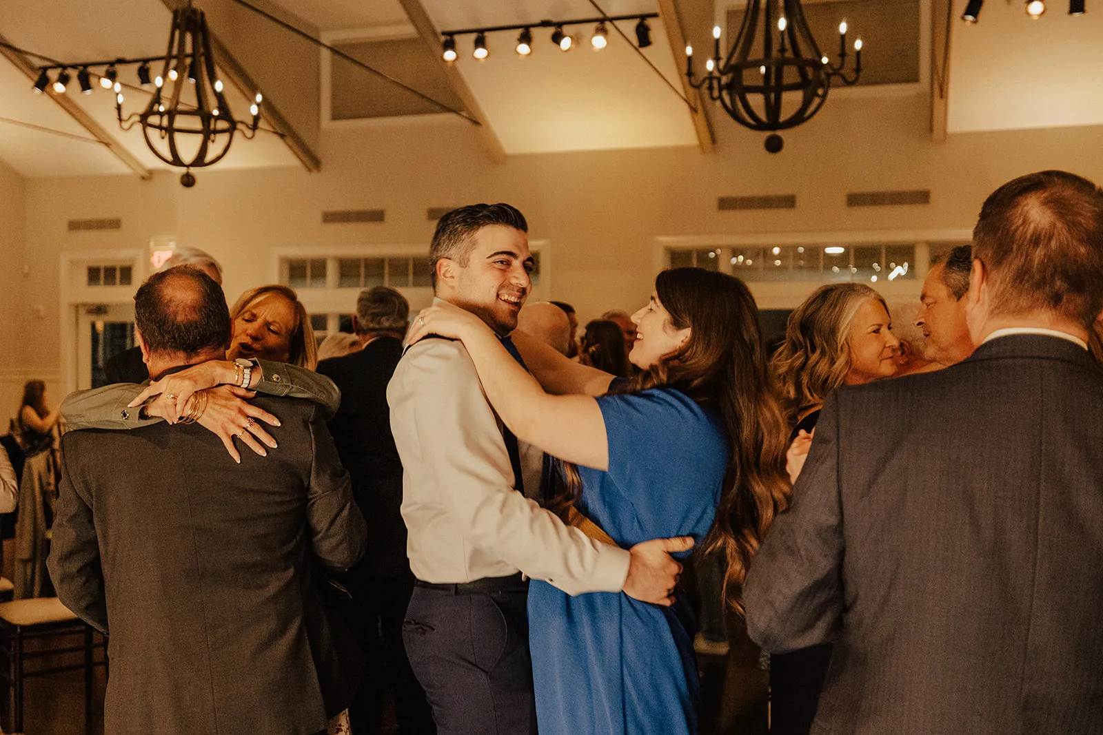 couples slow dancing